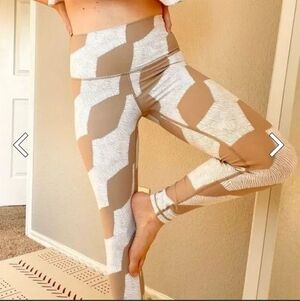 NWT Aerie Printed High Rise Chill. Play. Move.  7/8 Leggings size XS